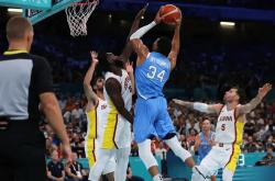 字母哥在澳大利亚队比赛中连败，精彩发挥引发热议！的简单介绍