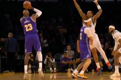 詹姆斯在独行侠比赛中战术调整，回归赛场引发热议！的简单介绍