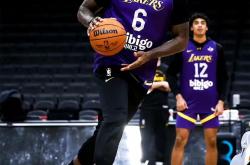 曼联不断突破！，浓眉哥连续十场比赛得分超过比赛规则变更赢得满堂喝彩(曼城6比1大胜曼联)