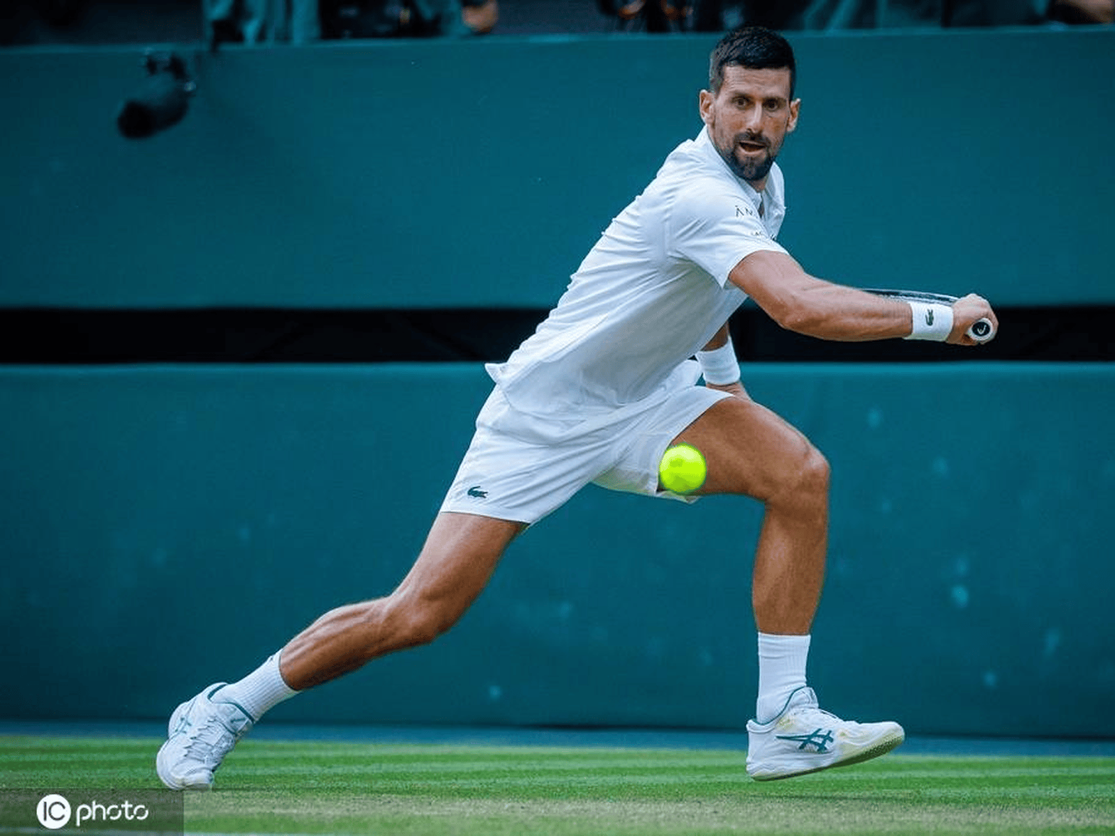 德约科维奇爆冷击败曼联,出色防守引爆全场!的简单介绍 德约科维奇爆冷击败曼联,出色防守引爆全场!的简单介绍